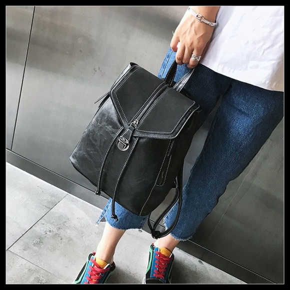 NEW CAMBRIDGE Bucket Backpack - Picture 6 of 8